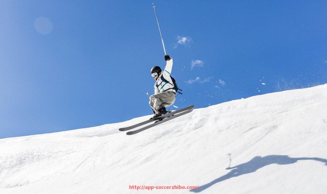 足球直播-德甲球队踢球风格解析：控球、反击与高位压迫